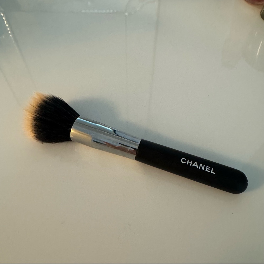 CHANEL Foundation #7 Makeup Brush